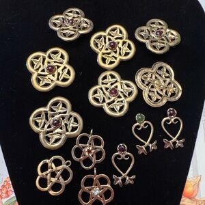 jewelry designer goldtone lot of 13 items made up of 7 brooches, and 6 pendants